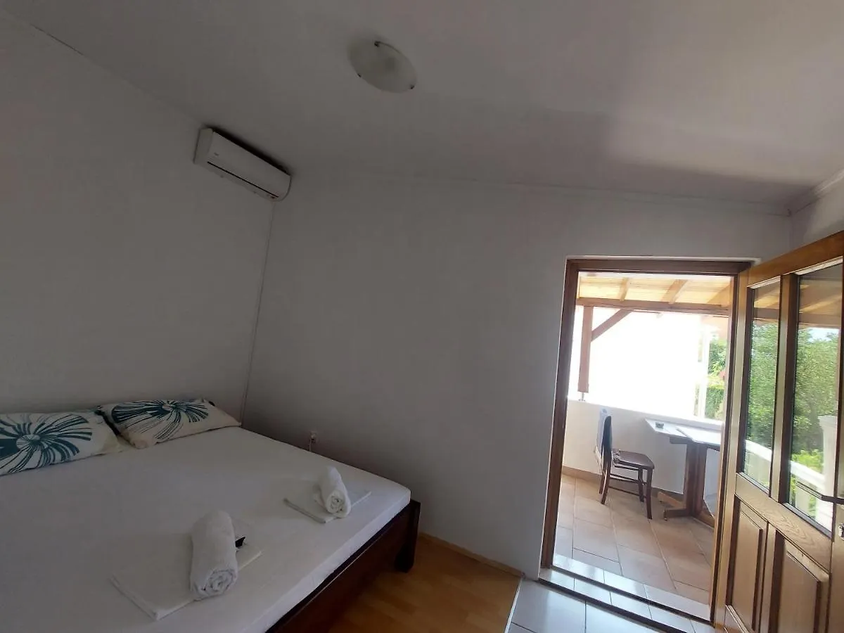 Iva Apartment 50M From See Pag Town Hırvatistan